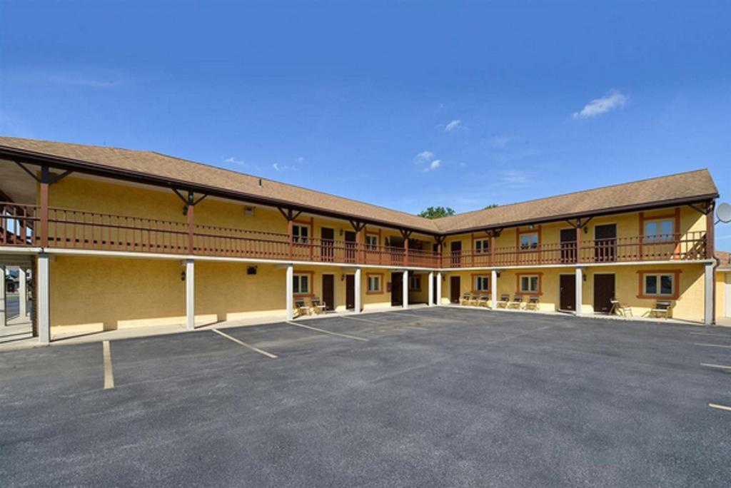 Soudersburg Inn & Suites Lancaster Ronks Luaran gambar