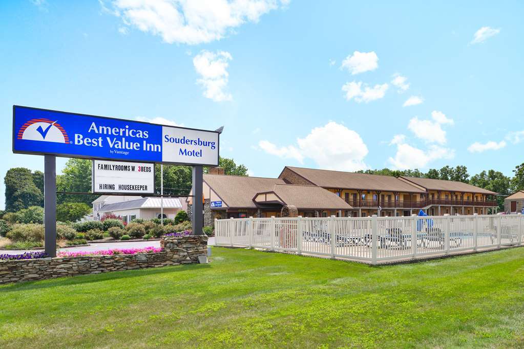 Soudersburg Inn & Suites Lancaster Ronks Luaran gambar