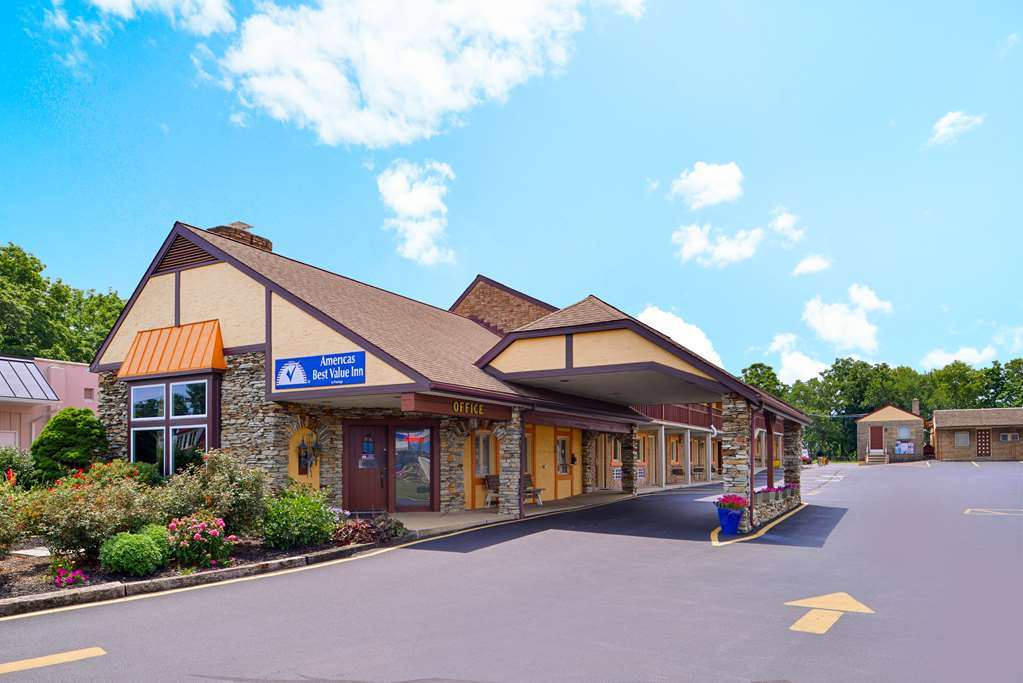 Soudersburg Inn & Suites Lancaster Ronks Luaran gambar