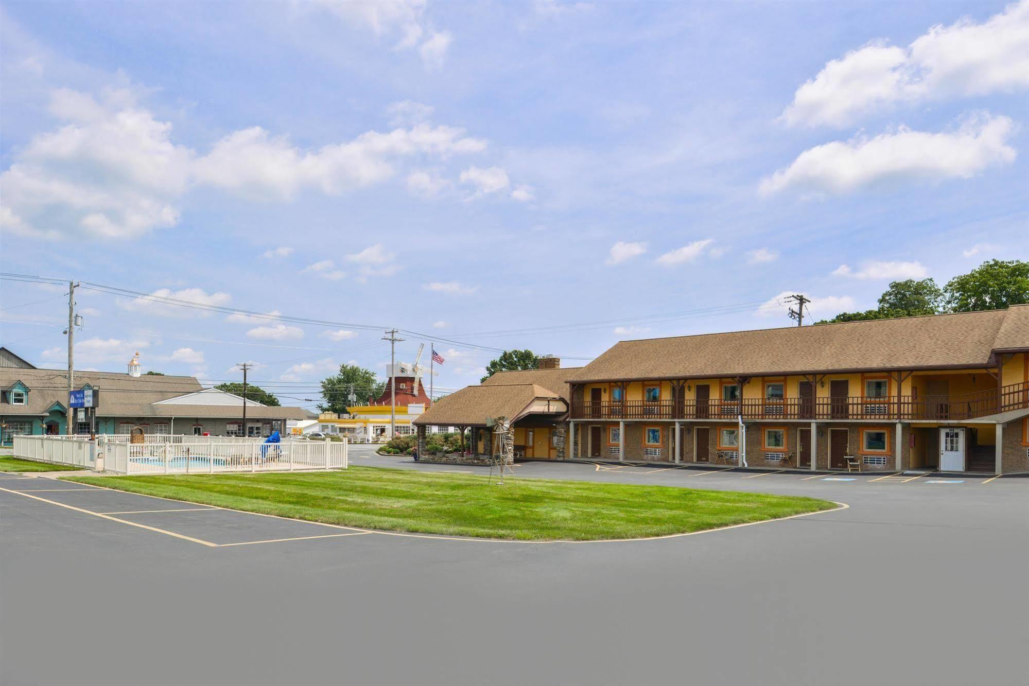 Soudersburg Inn & Suites Lancaster Ronks Luaran gambar