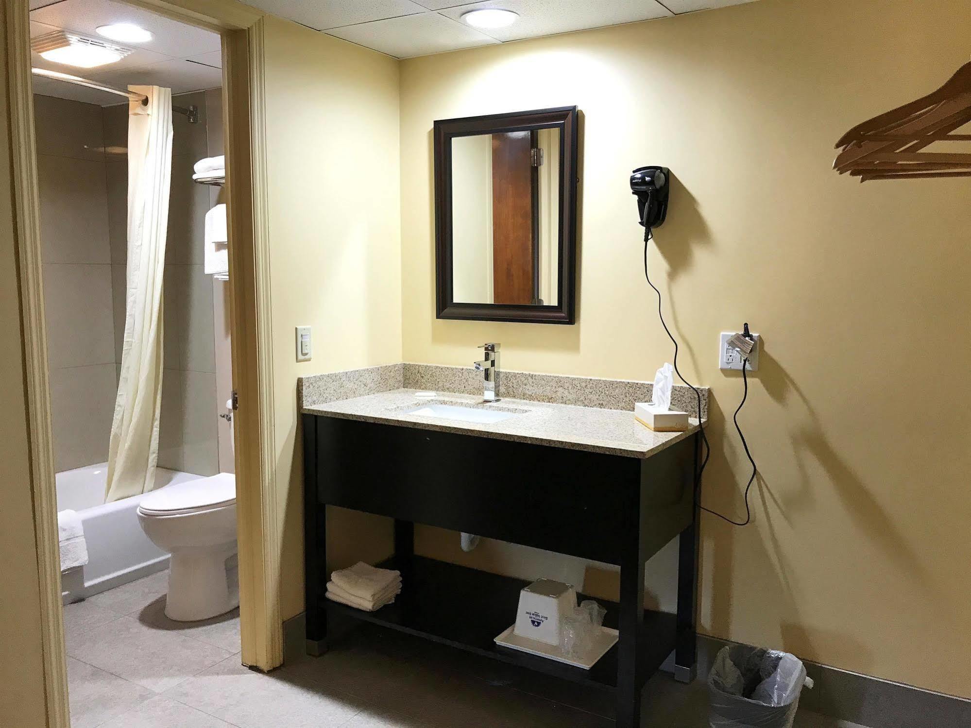 Soudersburg Inn & Suites Lancaster Ronks Luaran gambar